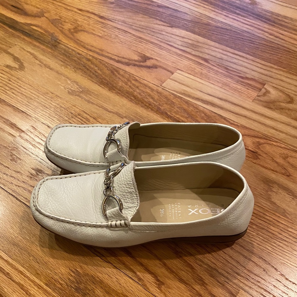 Geox white leather shoe